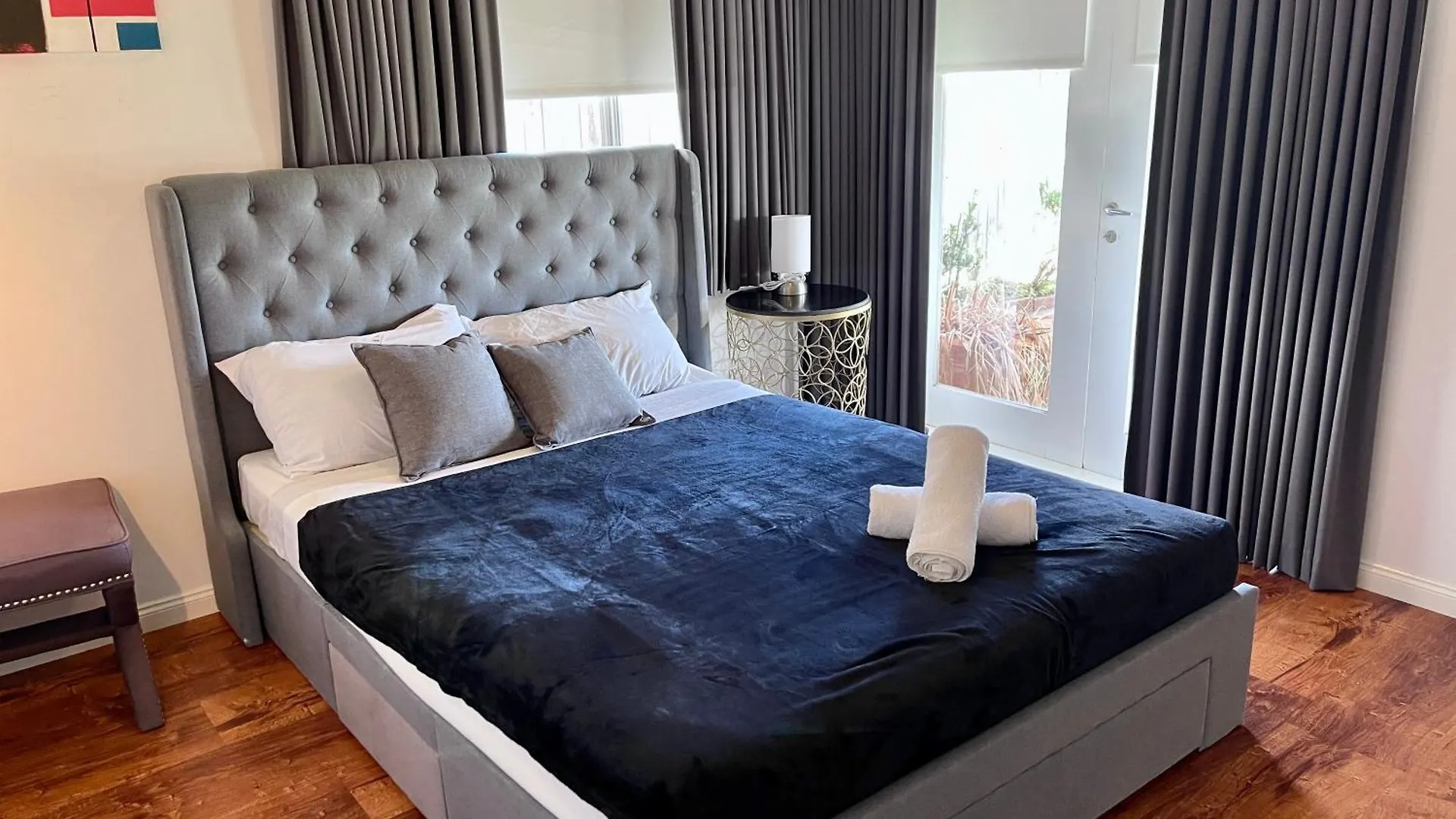 Broadbeach Casa Waterfront Resort With Pier-Enjoy Fishing On Vacation Gold Coast