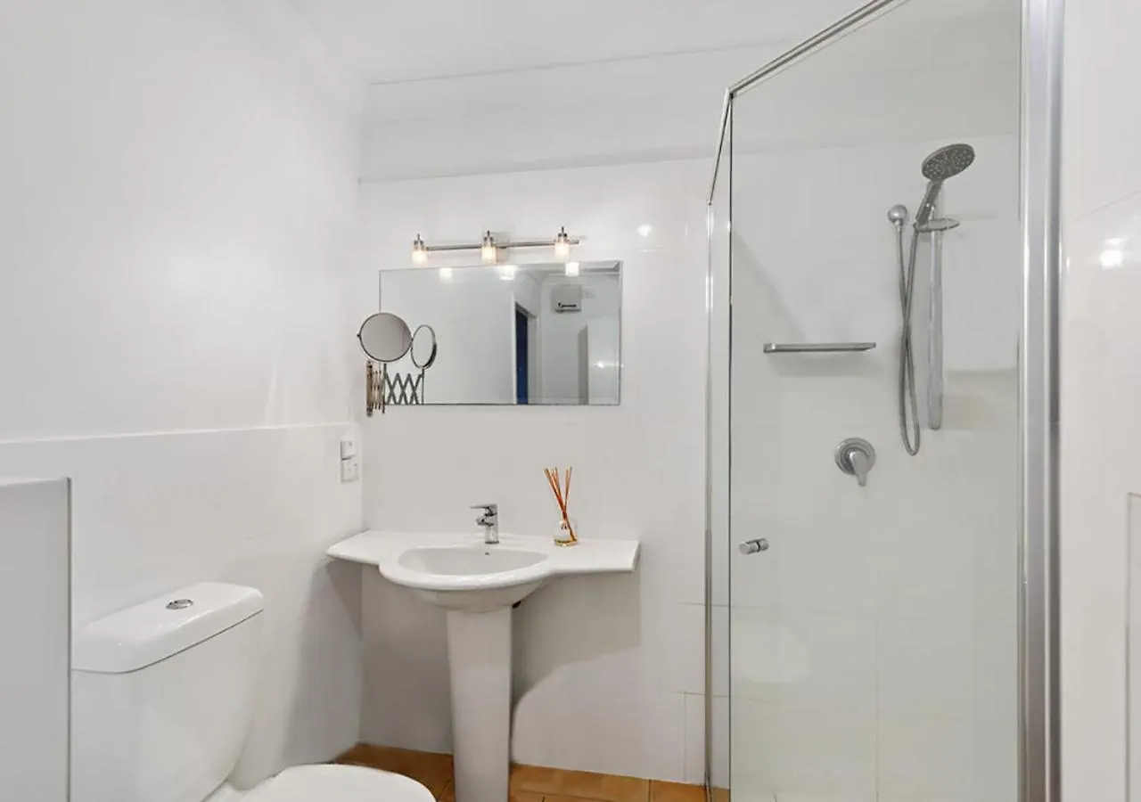 Broadbeach Casa Waterfront Resort With Pier-Enjoy Fishing On Vacation Gold Coast Villa