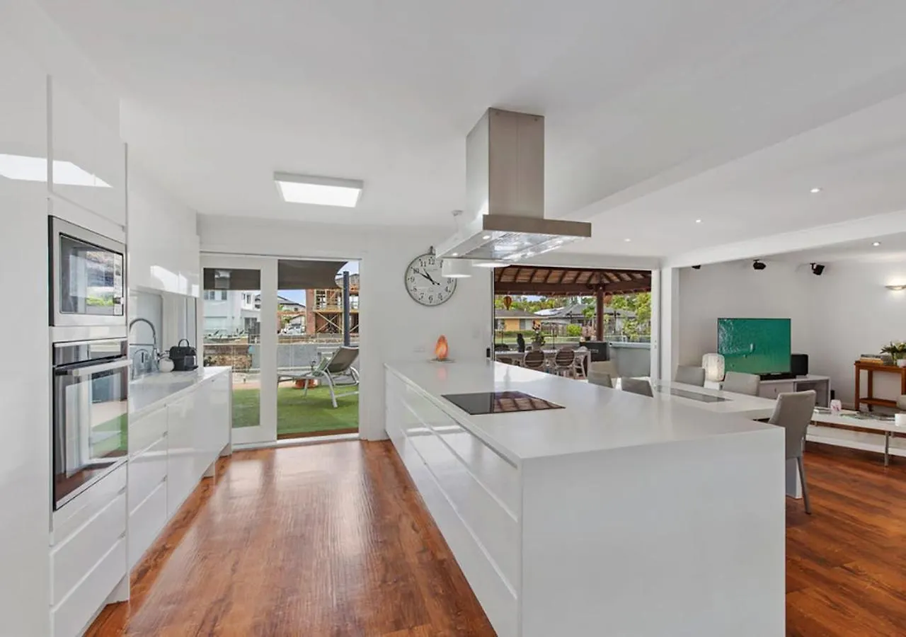 Broadbeach Casa Waterfront Resort With Pier-Enjoy Fishing On Vacation Gold Coast 0*,