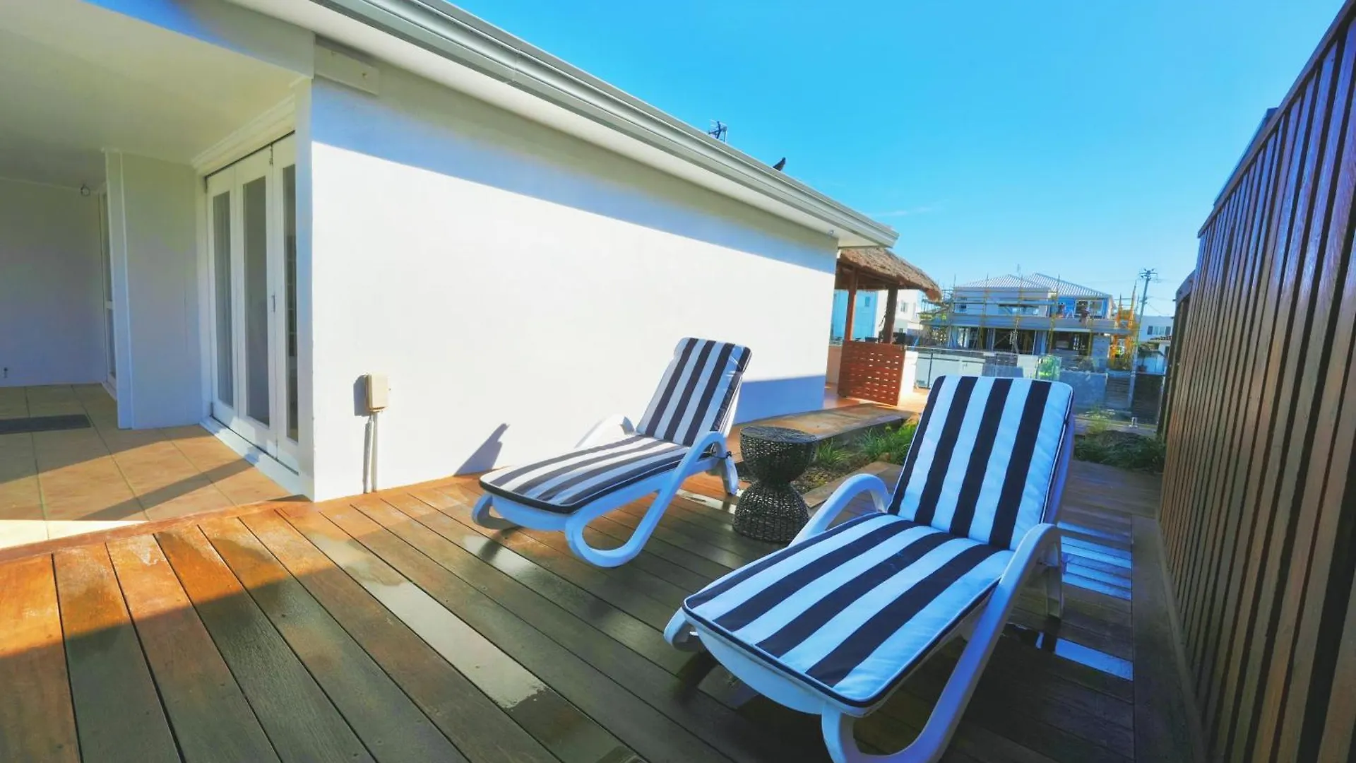 Broadbeach Casa Waterfront Resort With Pier-Enjoy Fishing On Vacation Gold Coast Australia