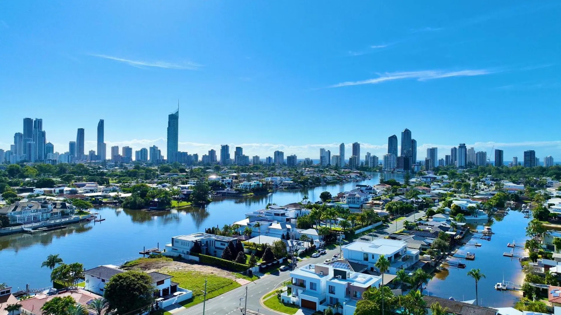 Villa Broadbeach Casa Waterfront Resort With Pier-Enjoy Fishing On Vacation Gold Coast