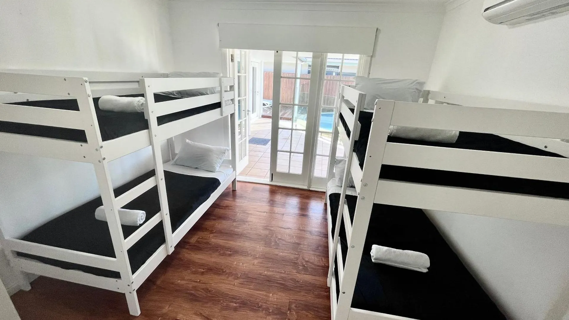 Broadbeach Casa Waterfront Resort With Pier-Enjoy Fishing On Vacation Gold Coast Australia