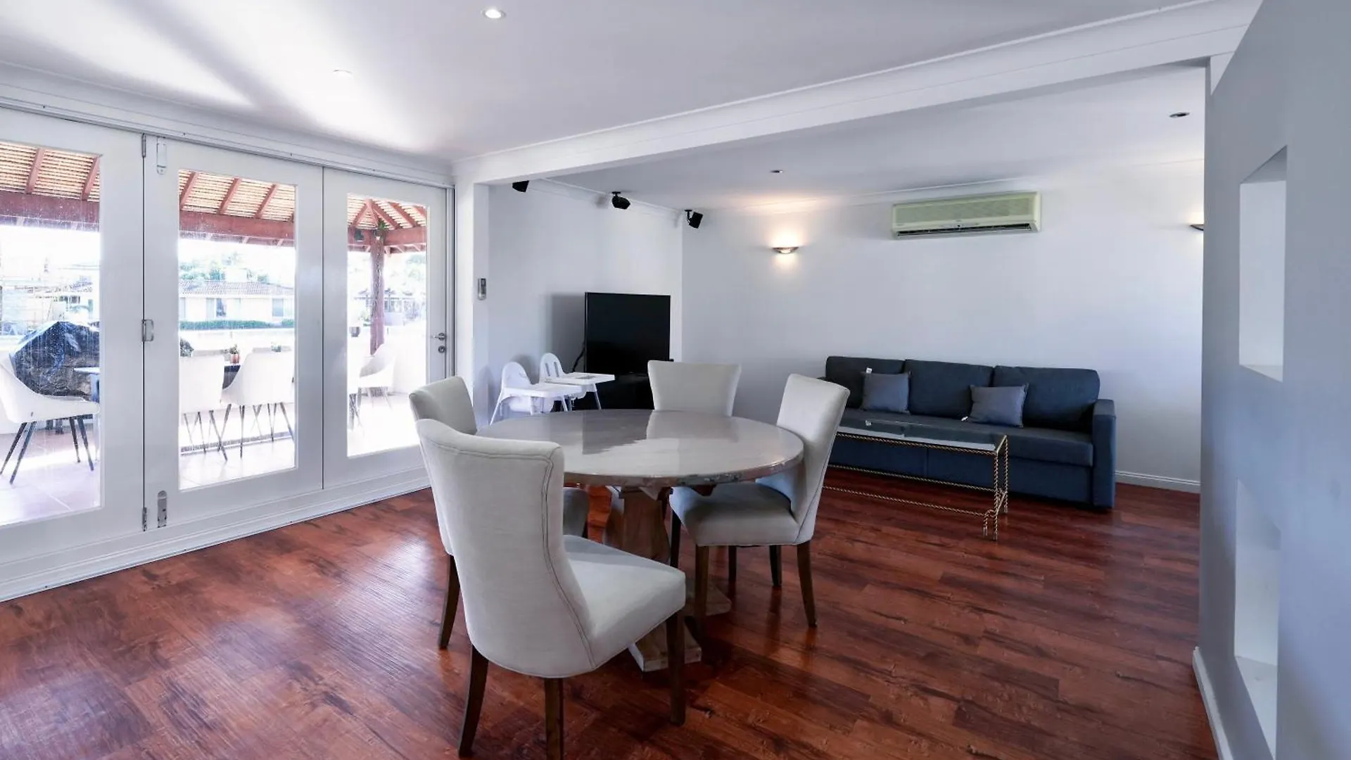 Broadbeach Casa Waterfront Resort With Pier-Enjoy Fishing On Vacation Gold Coast