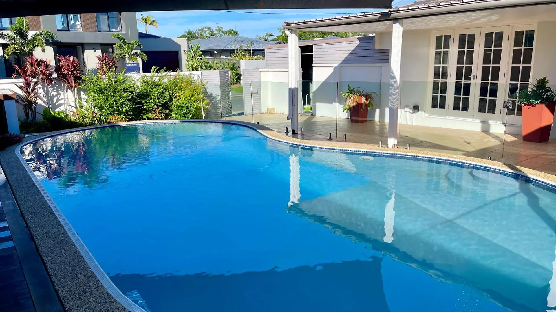 Villa Broadbeach Casa Waterfront Resort With Pier-Enjoy Fishing On Vacation Gold Coast Australia