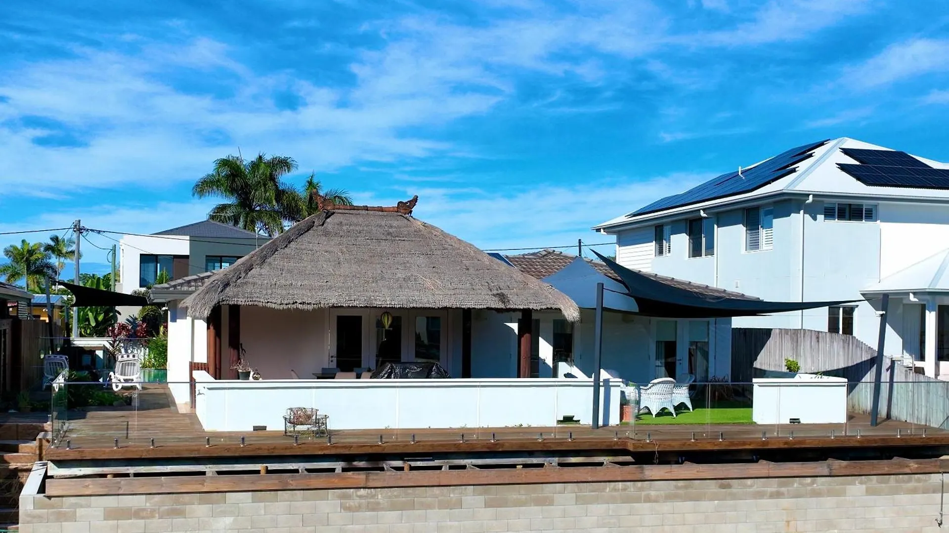 Broadbeach Casa Waterfront Resort With Pier-Enjoy Fishing On Vacation Gold Coast