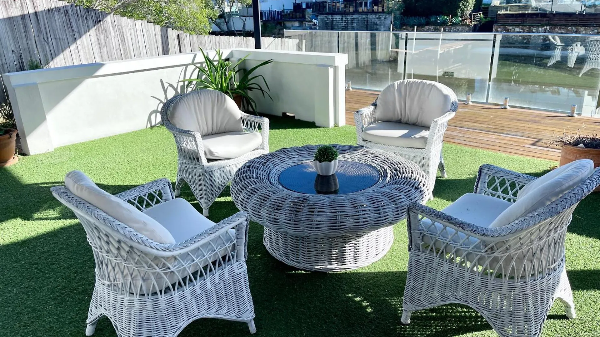 Broadbeach Casa Waterfront Resort With Pier-Enjoy Fishing On Vacation Gold Coast